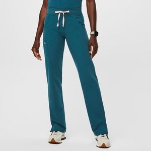 NEW W TAGS! FIGS Kade Cargo scrub pants